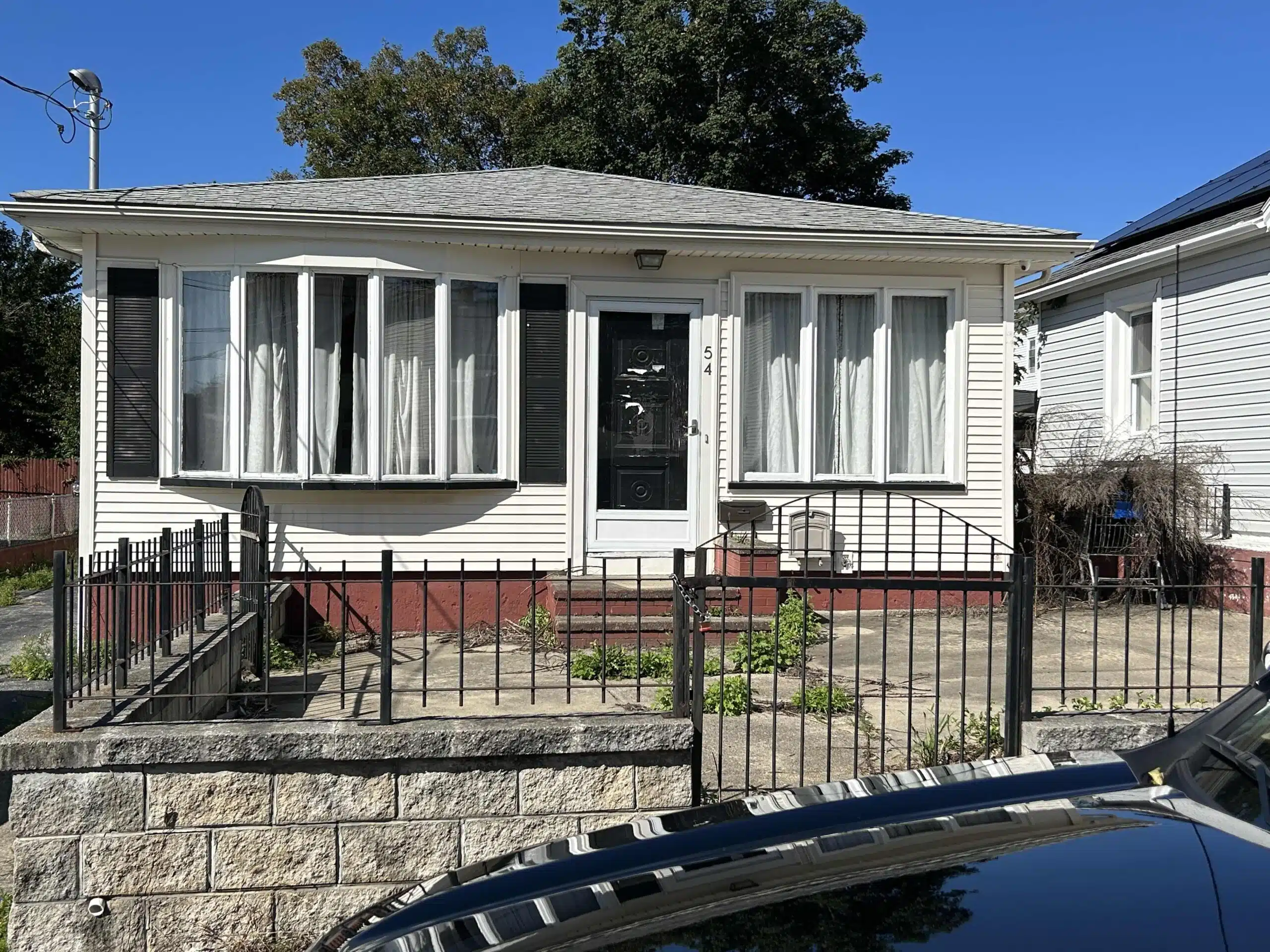 Front of a home in Warwick, RI